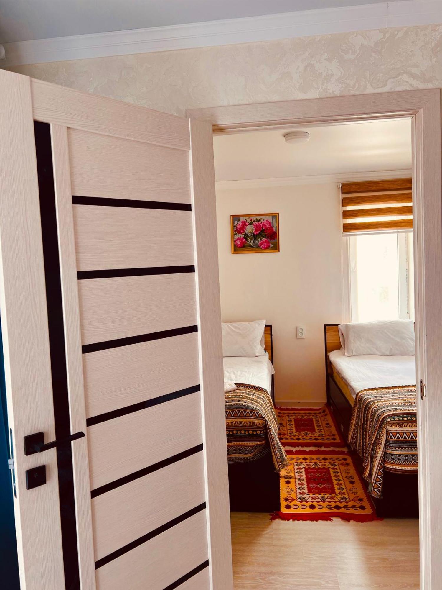 Tumar Guest House Naryn Exteriör bild
